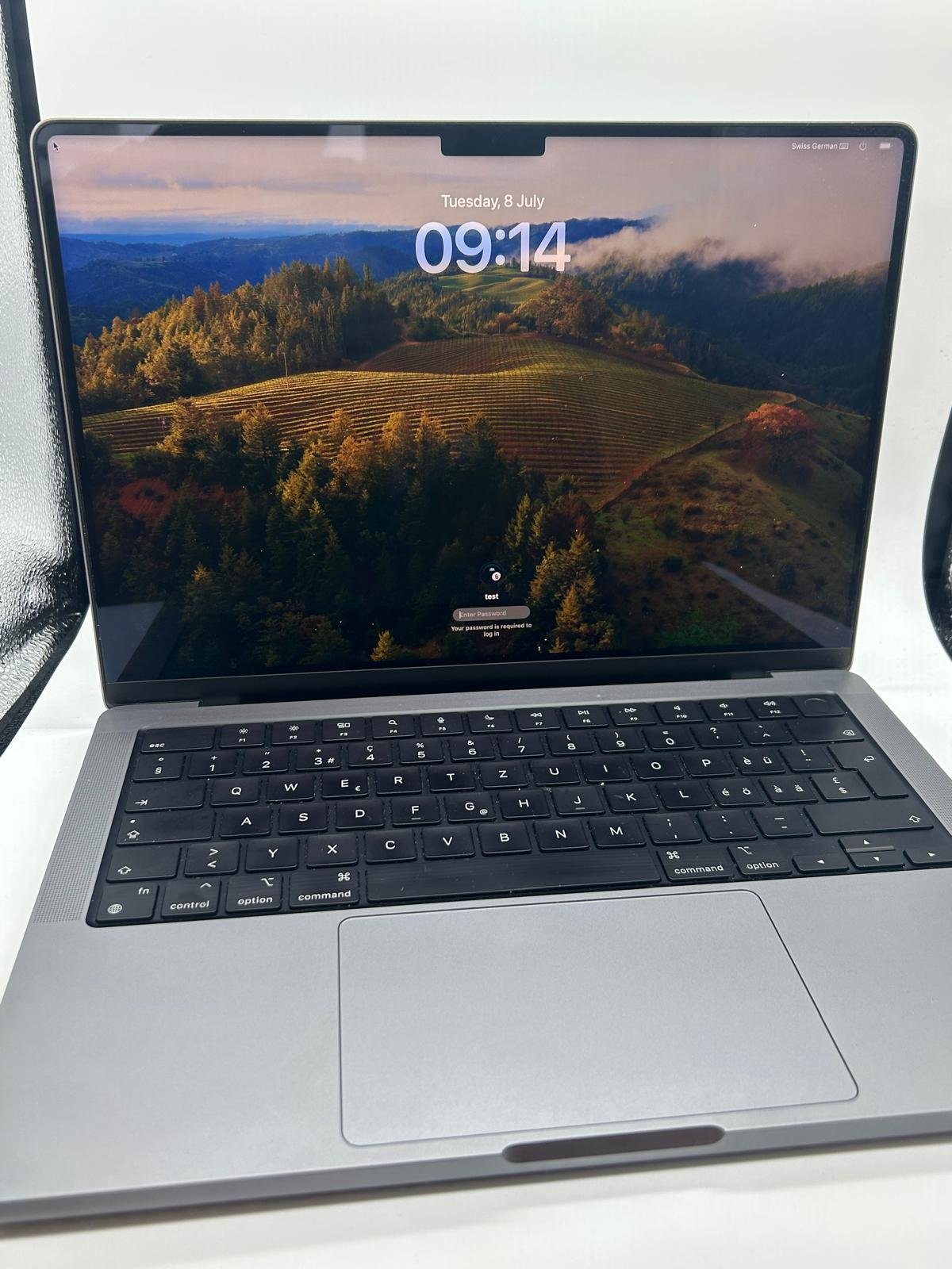 MacBook Pro 14" 2023 cu procesor M2 Pro (Model A2799) - Imagine 5