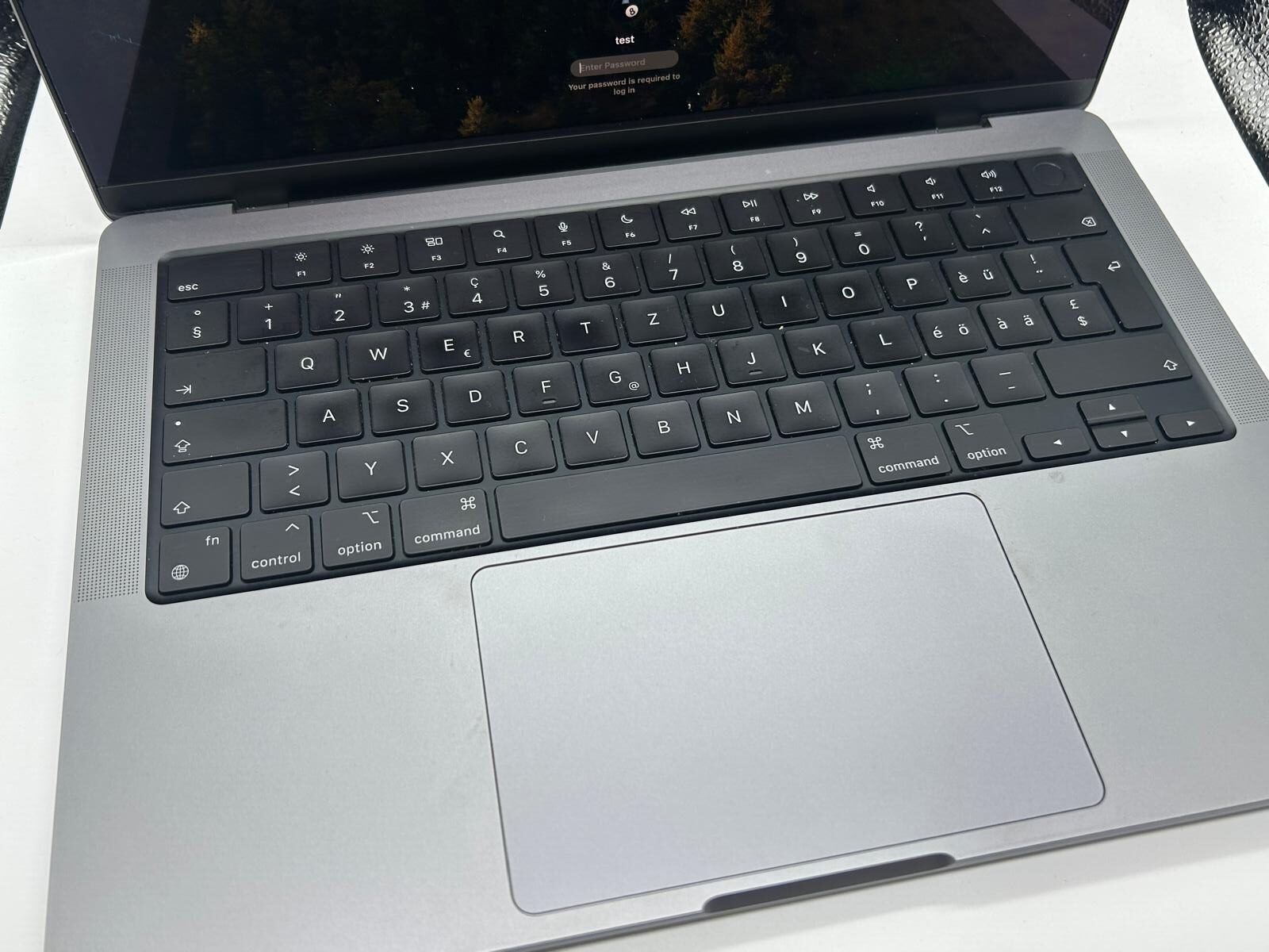 MacBook Pro 14" 2023 cu procesor M2 Pro (Model A2799) - Imagine 7