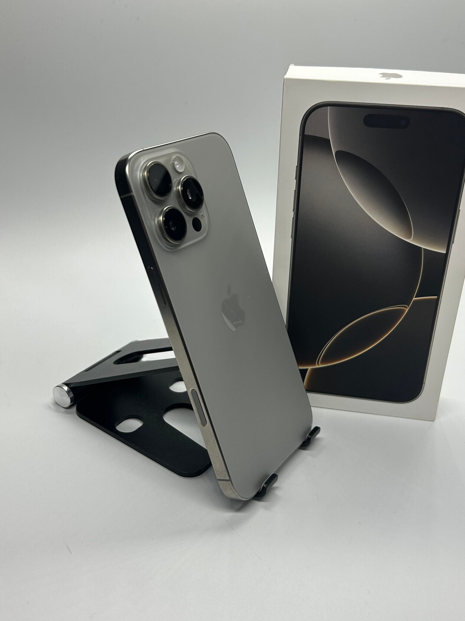 Apple iPhone 16 Pro, 256GB, 5G, Desert Titanium - Imagine 2