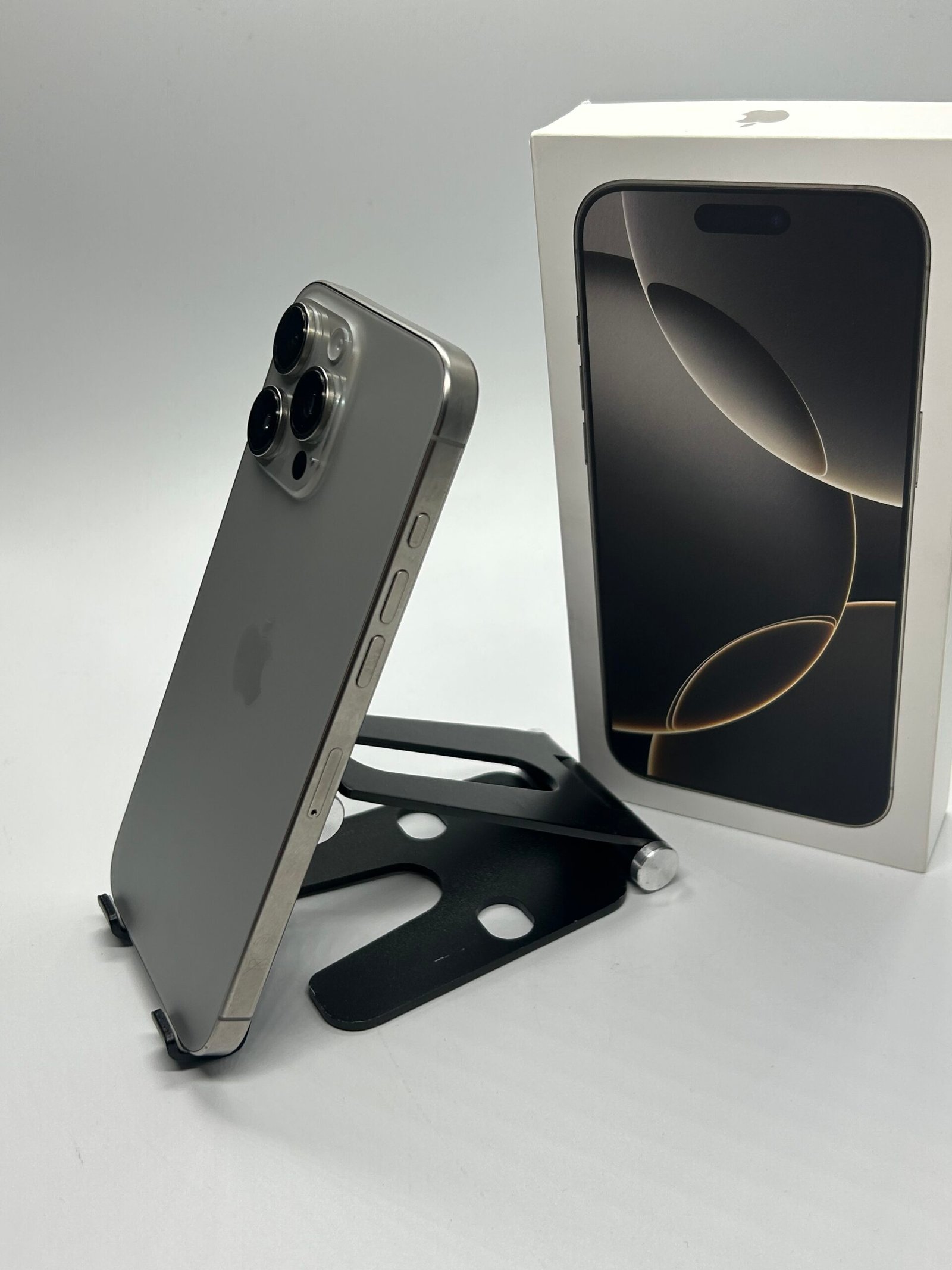 Apple iPhone 16 Pro, 256GB, 5G, Desert Titanium - Imagine 3