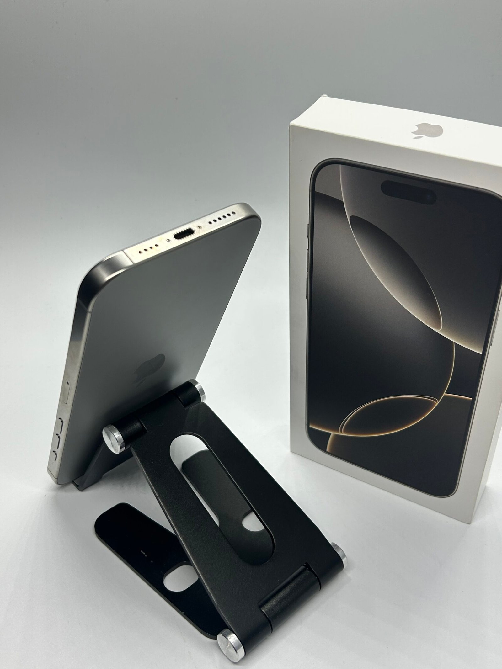 Apple iPhone 16 Pro, 256GB, 5G, Desert Titanium - Imagine 5