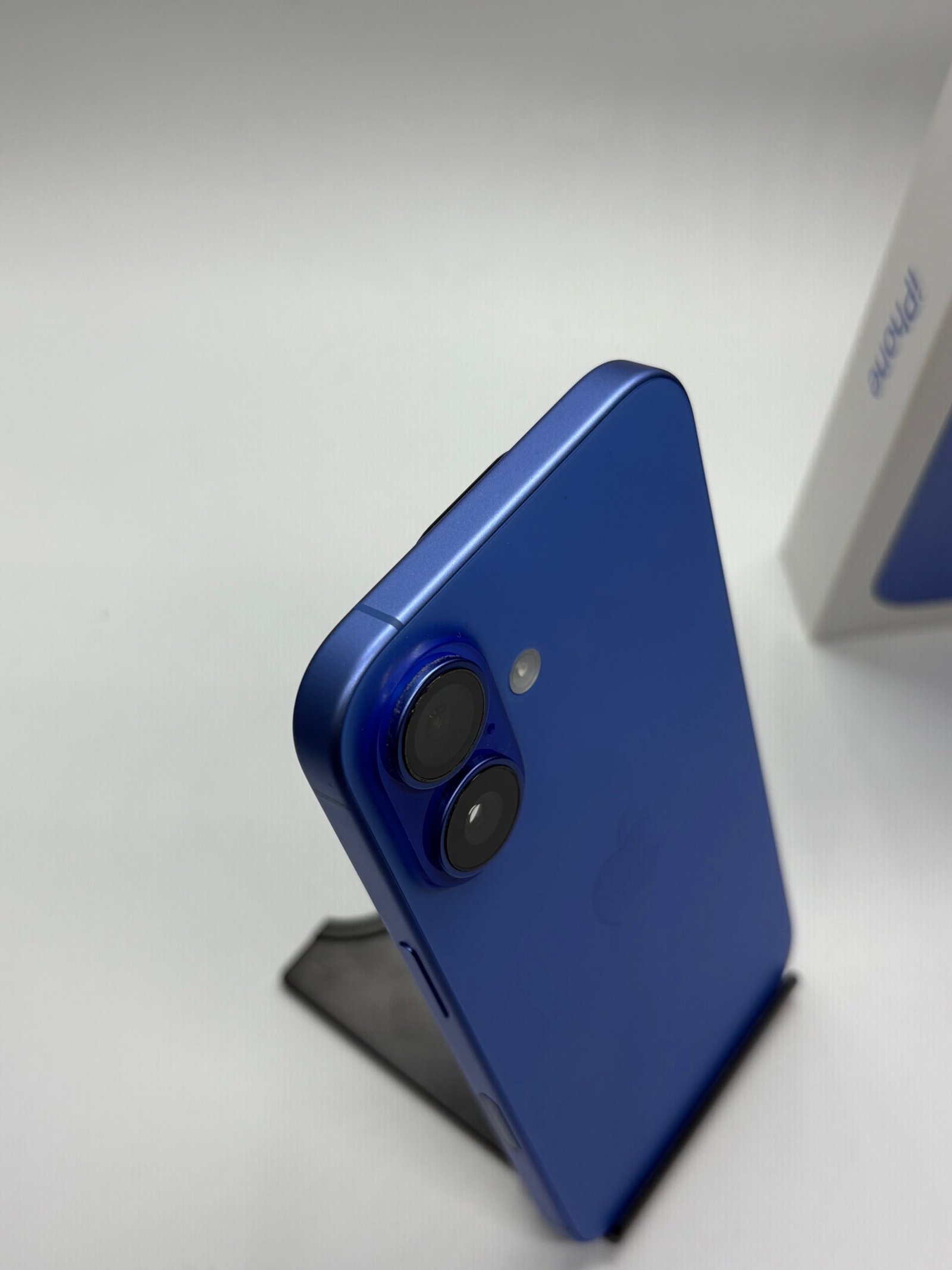Apple iPhone 16, 128GB - Ultramarine - Imagine 4