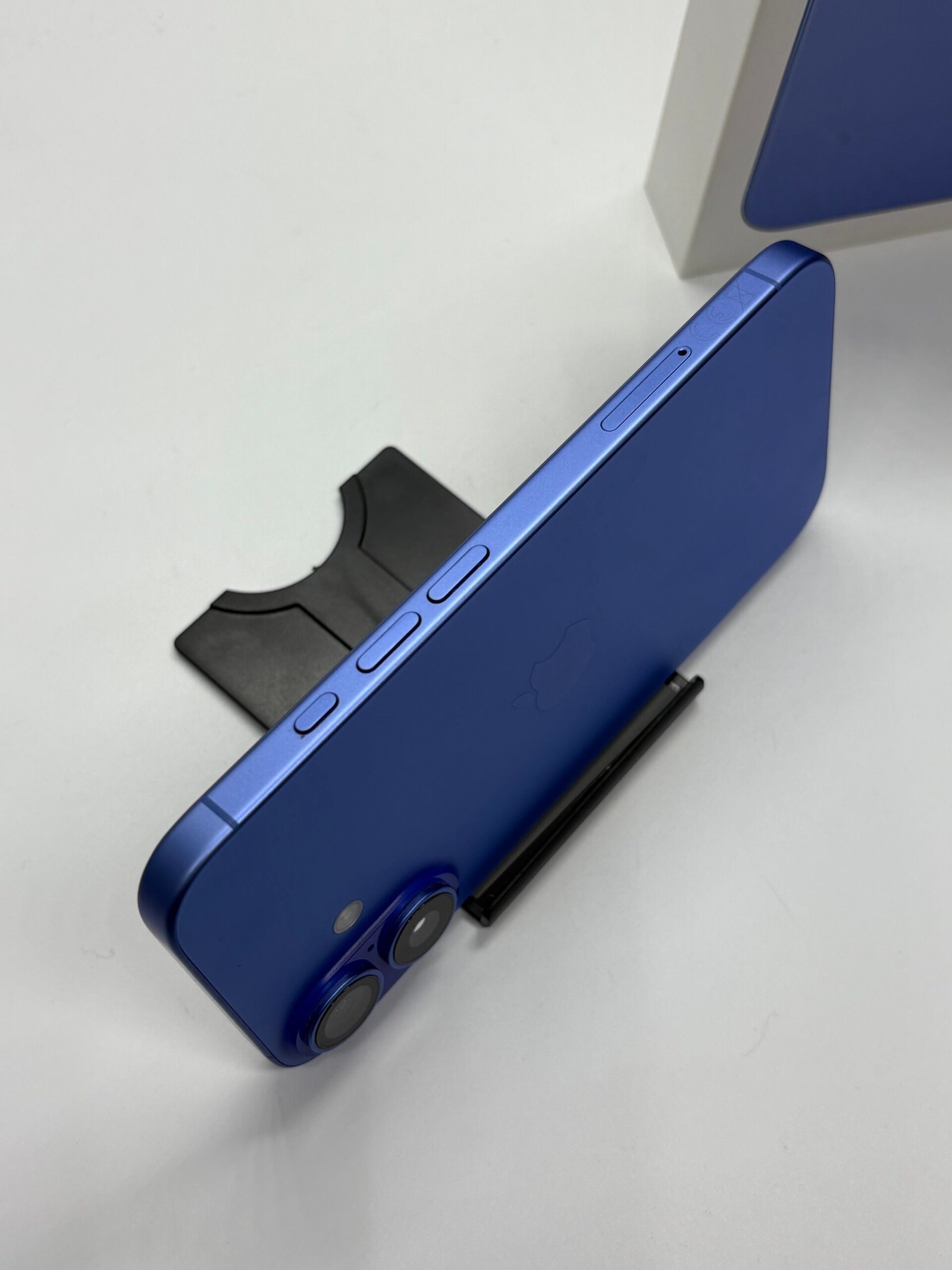 Apple iPhone 16, 128GB - Ultramarine - Imagine 6