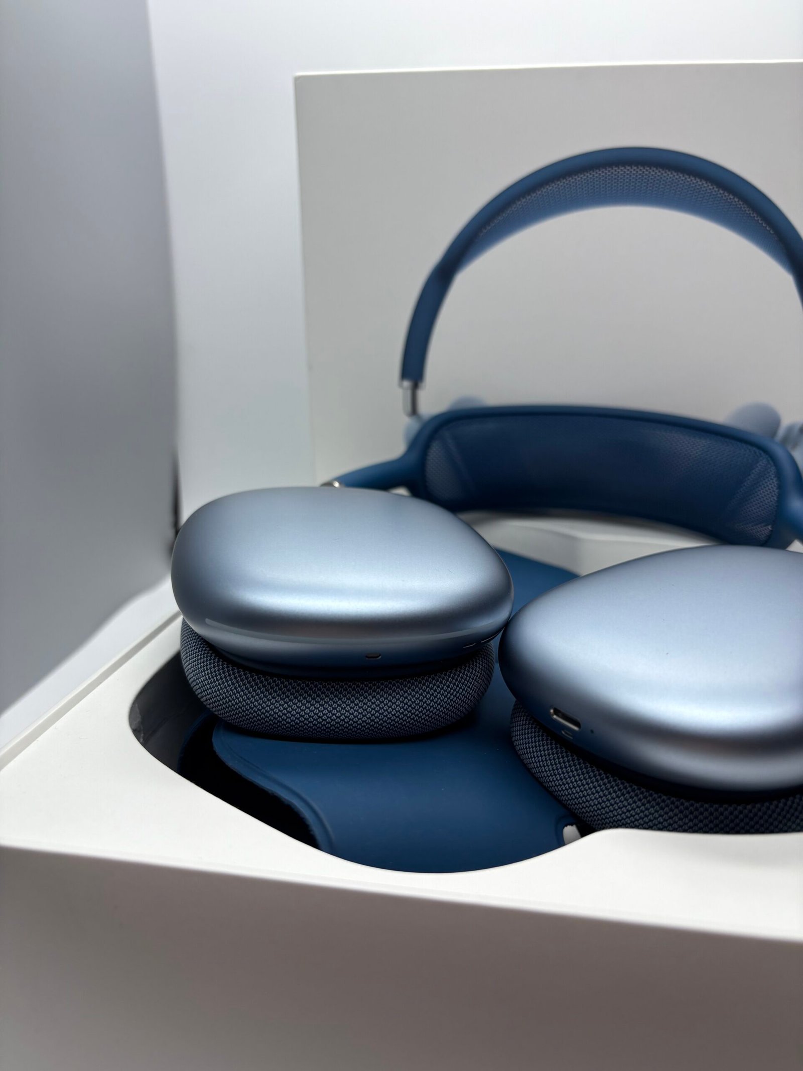 Casti Apple Airpods Max - Sky Blue - Imagine 3