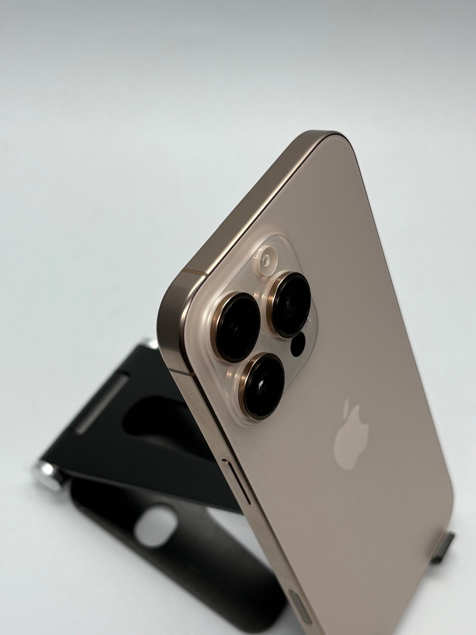 Apple iPhone 16 Pro MAX, 256GB, 5G, Dessert Titanium - Imagine 3
