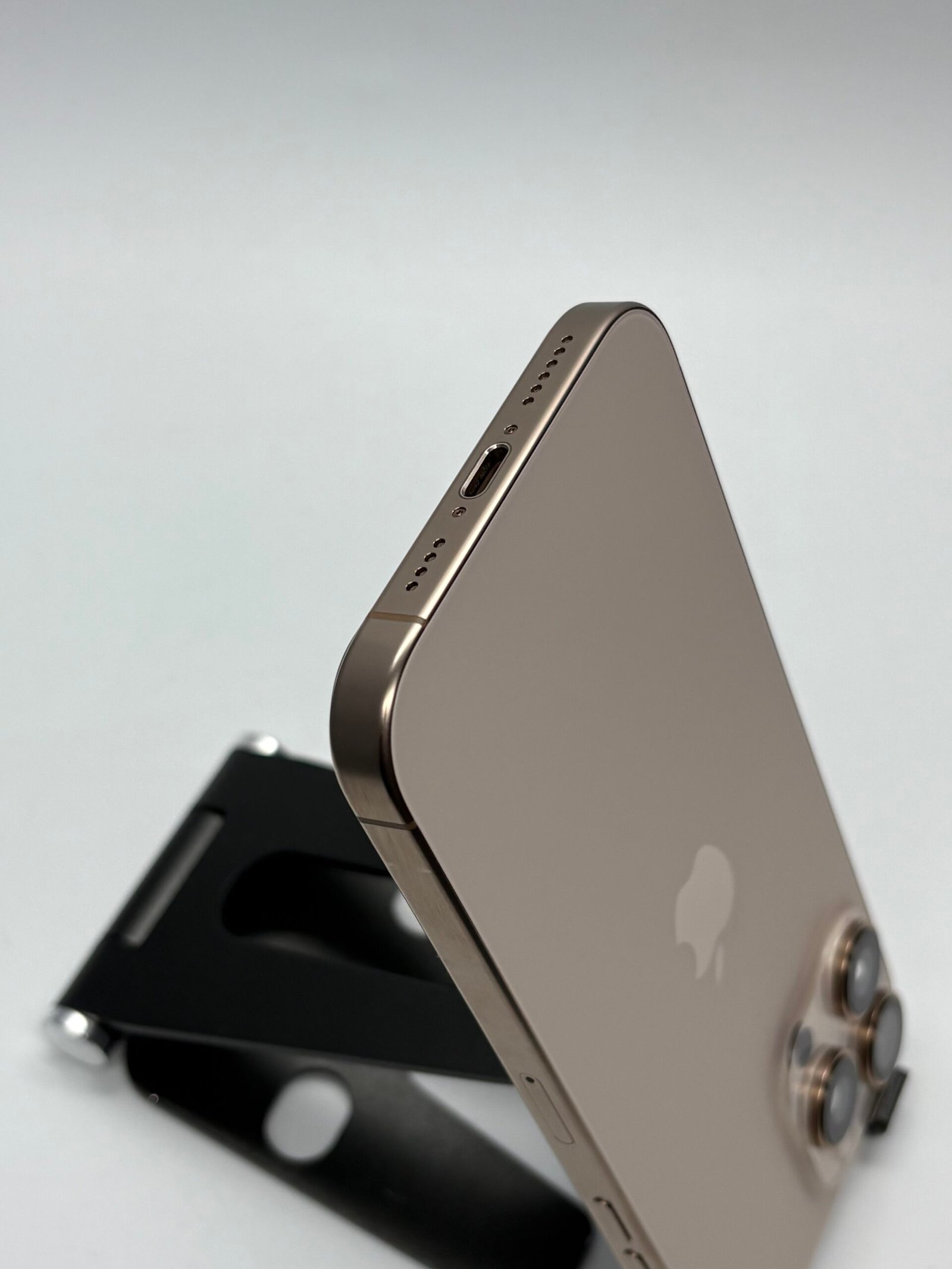 Apple iPhone 16 Pro MAX, 256GB, 5G, Dessert Titanium - Imagine 4
