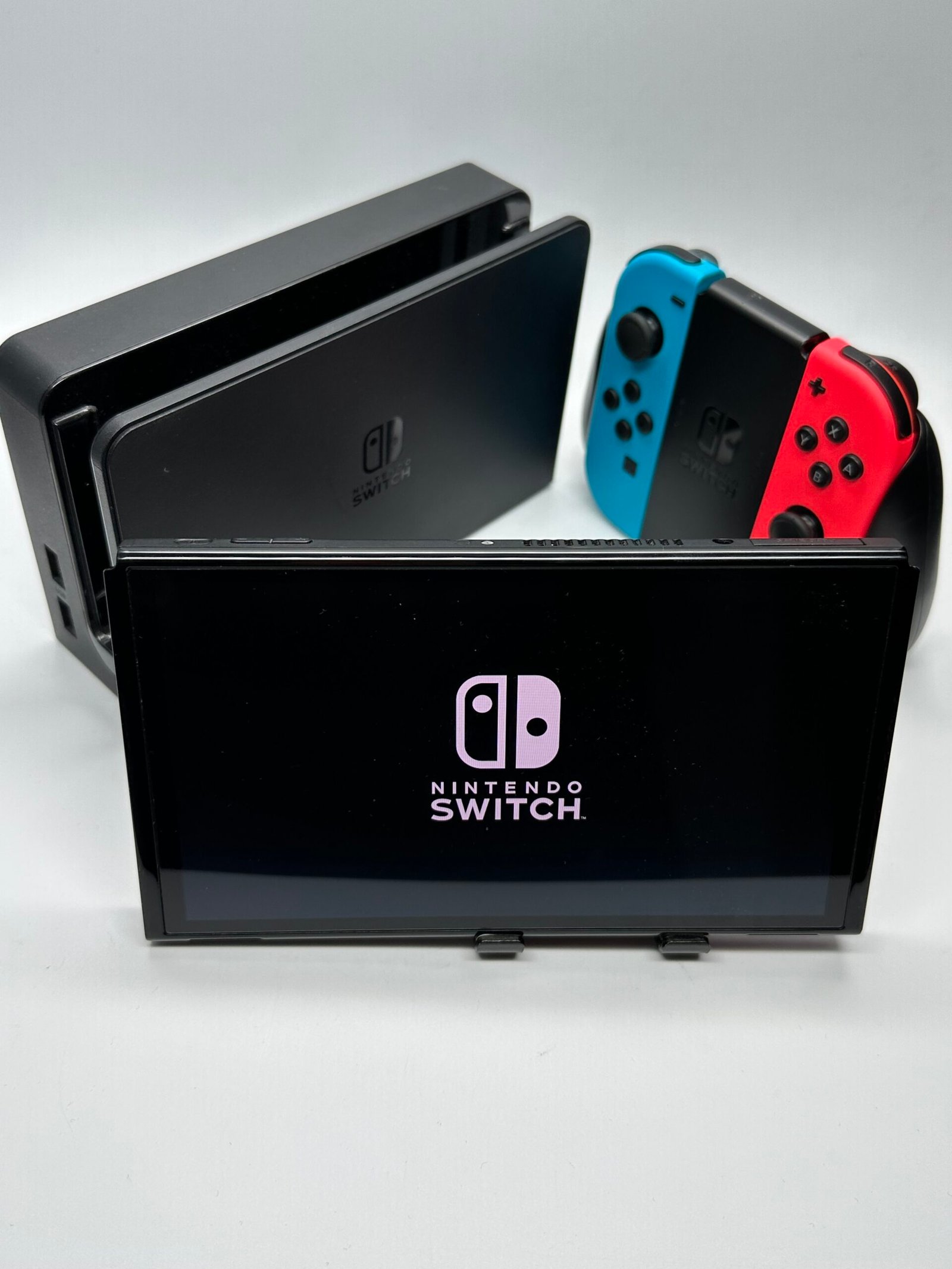 Nintendo SWITCH OLED - Blue-Red Joycon