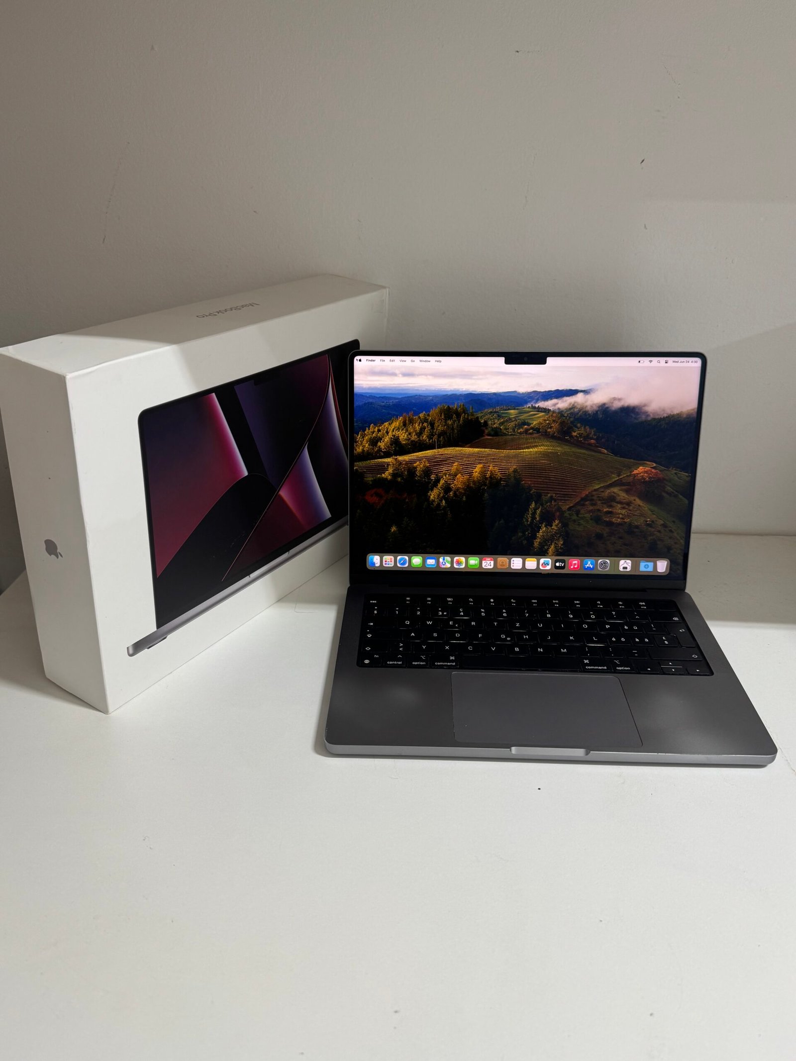 MacBook Pro 14" 2023 cu procesor M2 Pro (Model A2779), 1TB, 32GB