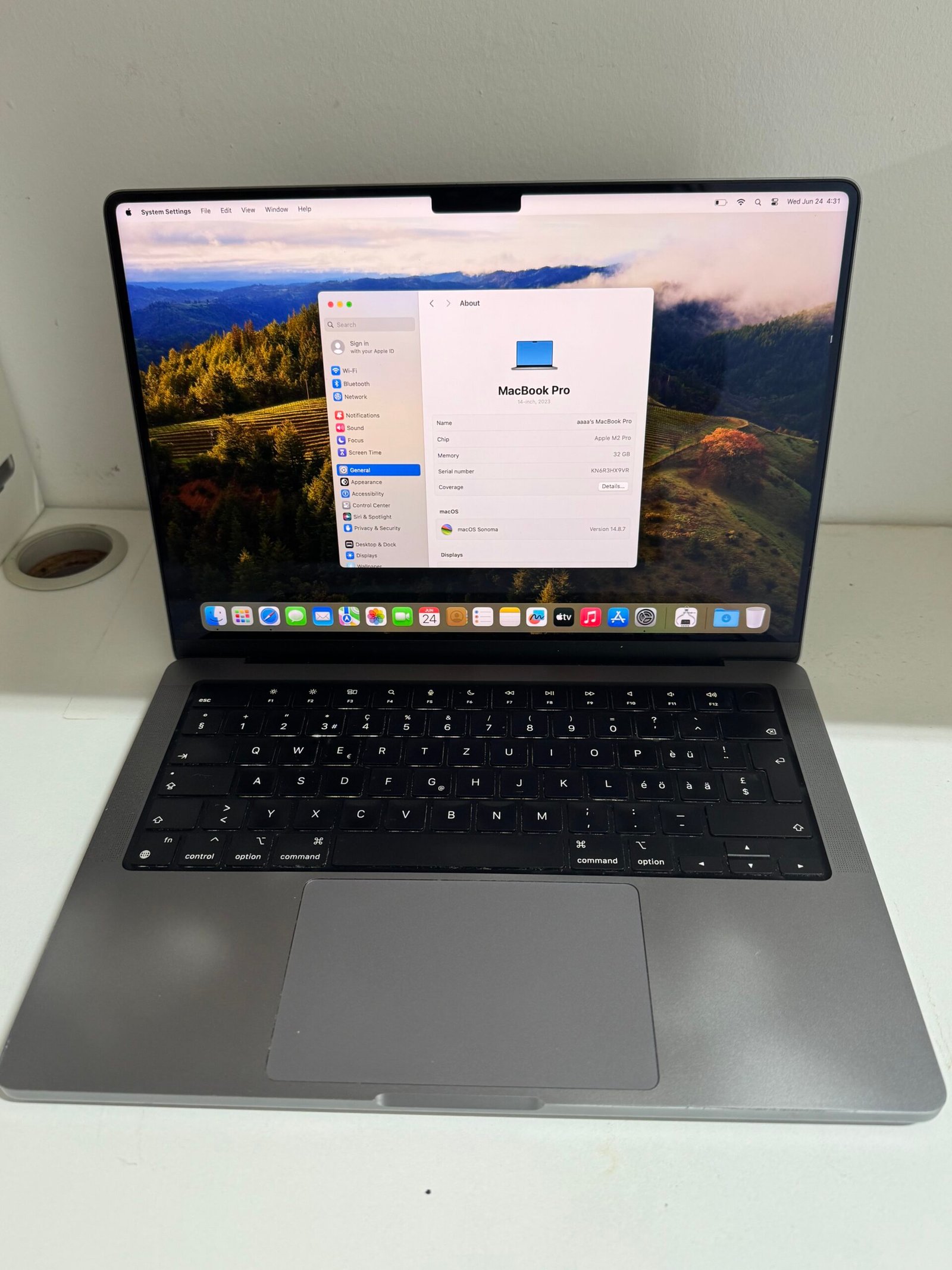 MacBook Pro 14" 2023 cu procesor M2 Pro (Model A2779), 1TB, 32GB - Imagine 3
