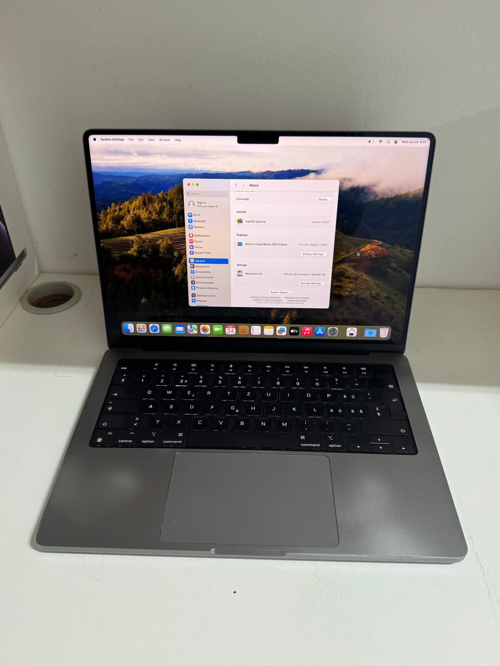 MacBook Pro 14" 2023 cu procesor M2 Pro (Model A2779), 1TB, 32GB - Imagine 2