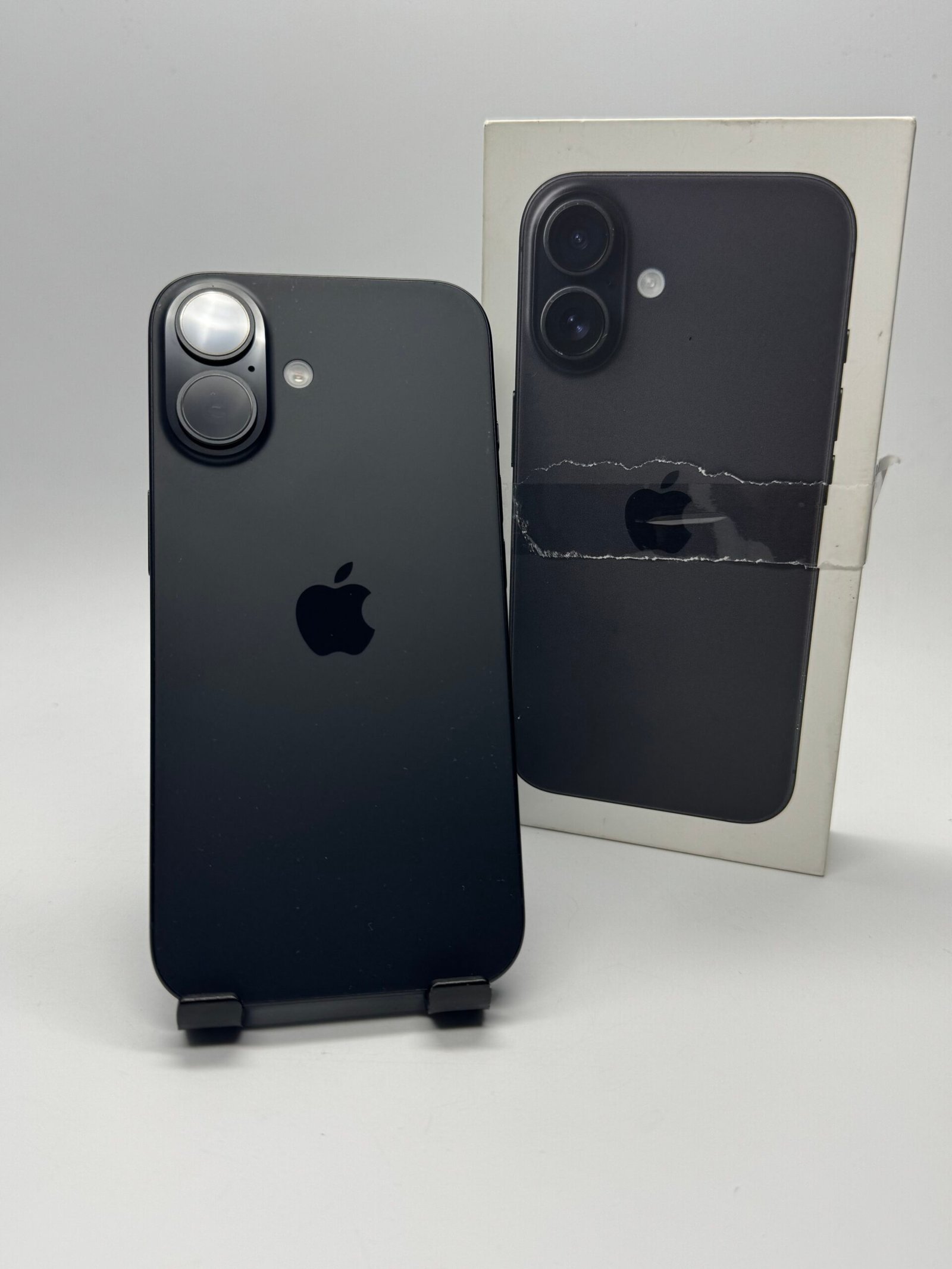 Apple iPhone 16, 256GB - Black