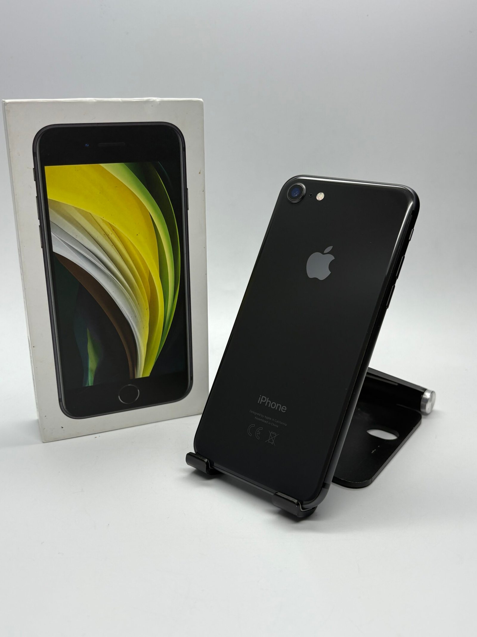 Apple iPhone SE 2 - 64GB, Midnight, Baterie 94%
